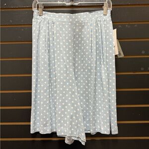 White and Blue Pleated Midi Shorts for Casual Wear